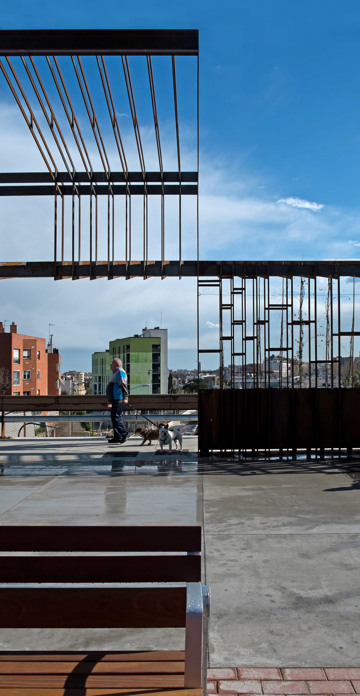 巴塞罗那“新旧三位一体”社区空间-12