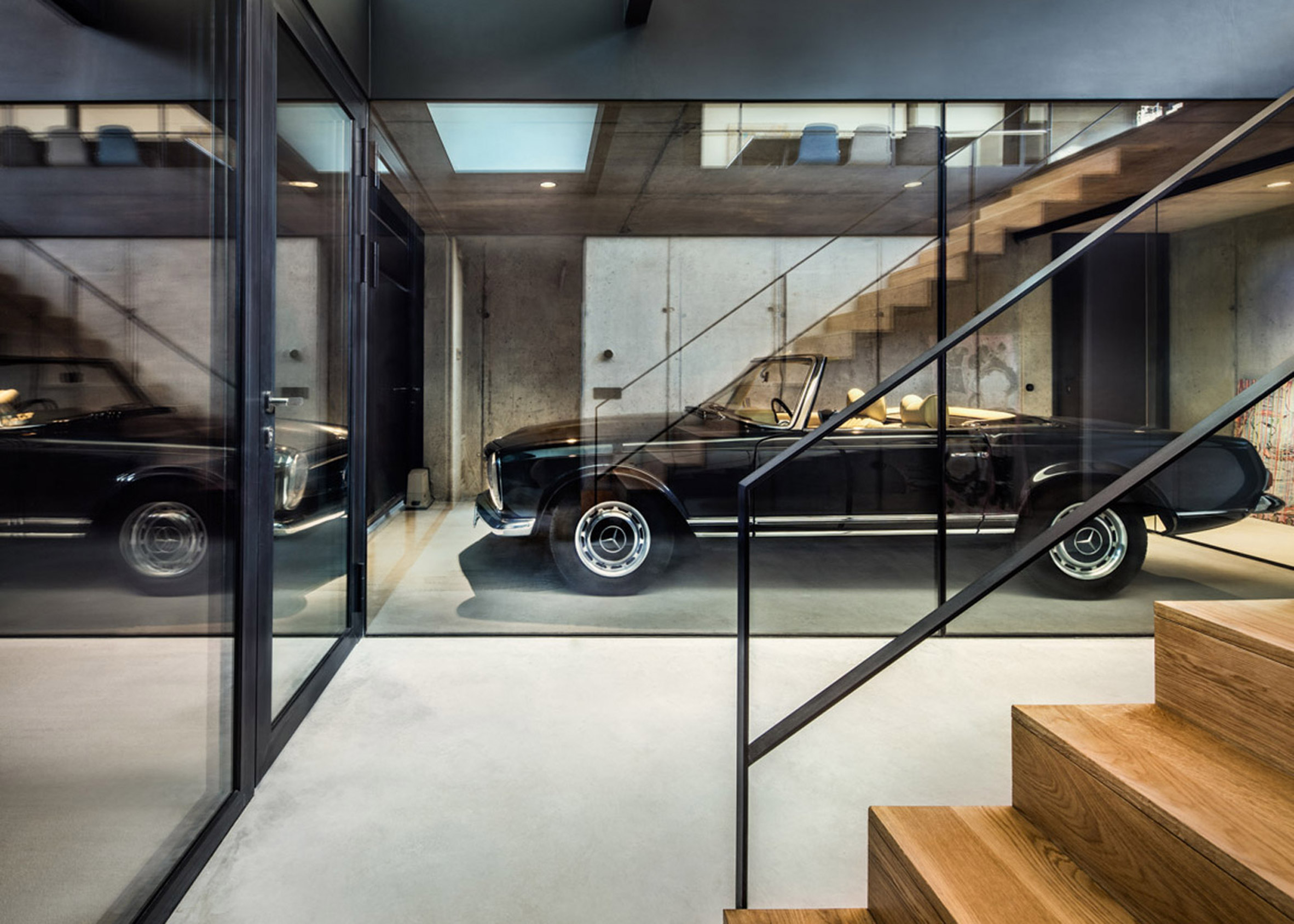 10 buildings that use classic cars to improve their image-37