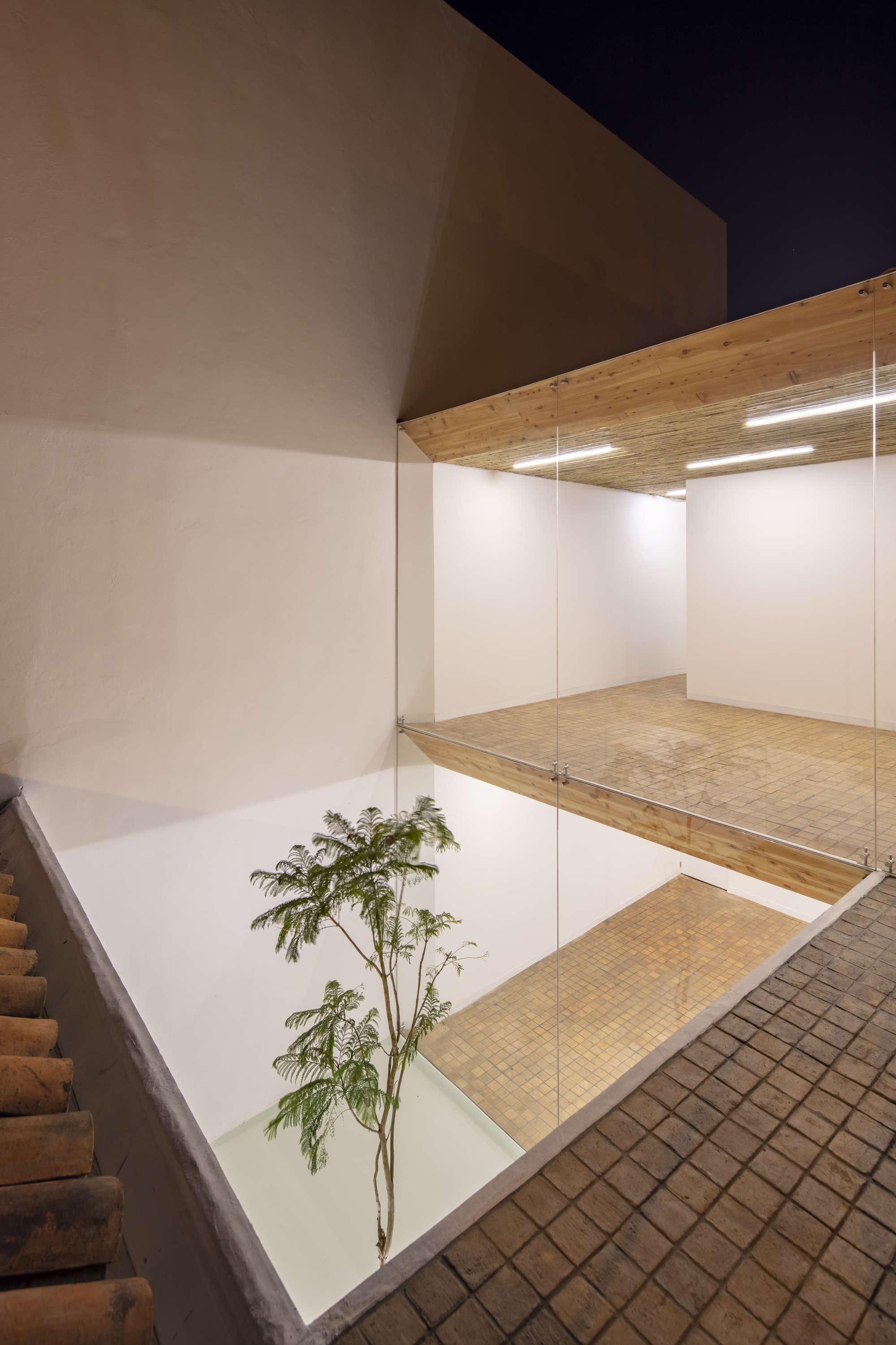 市区餐馆丨厄瓜多尔丨IVÁN QUIZHPE ARQUITECTOS-23