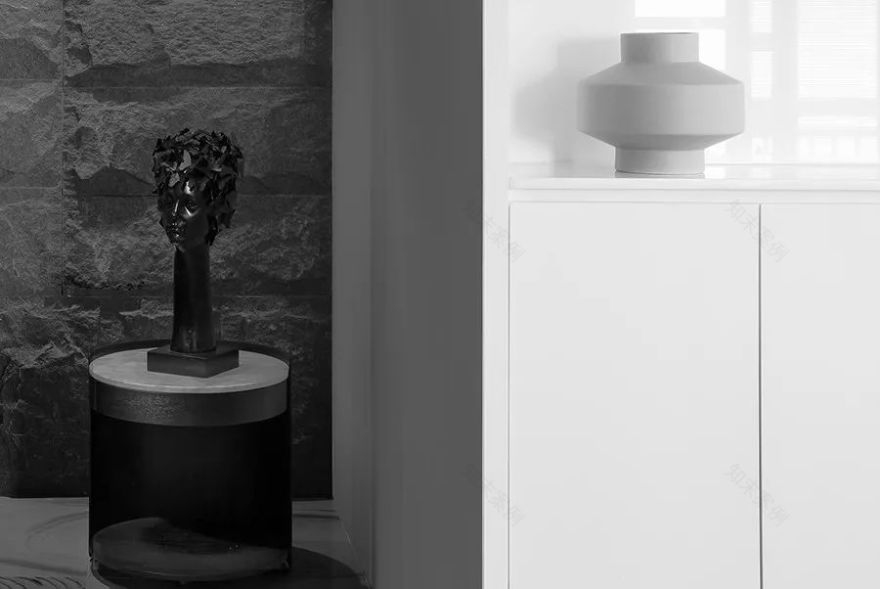 质感源·C 宅 | 黑色神秘魅力的戏剧性空间-24