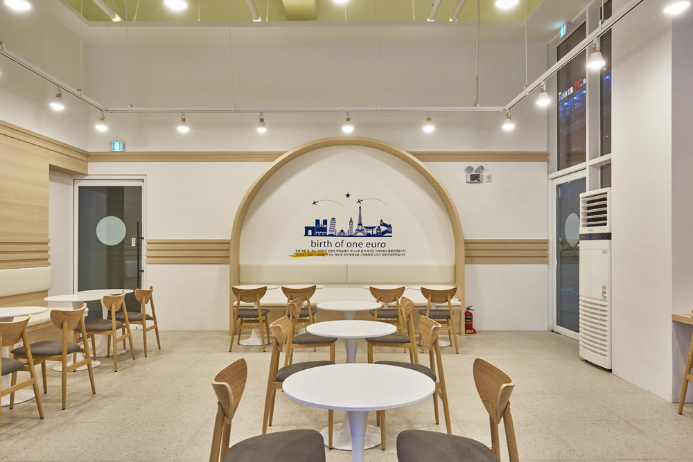 首尔 22 平米简约咖啡厅设计，蓝绿色调打造舒适空间-4