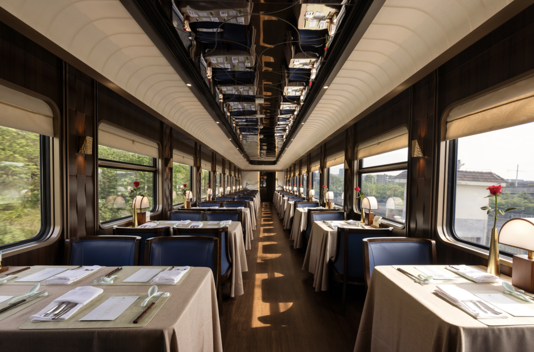 “熊猫专列·成都号”开启试乘体验！坐着火车吃火锅，顺便还能看熊猫-17