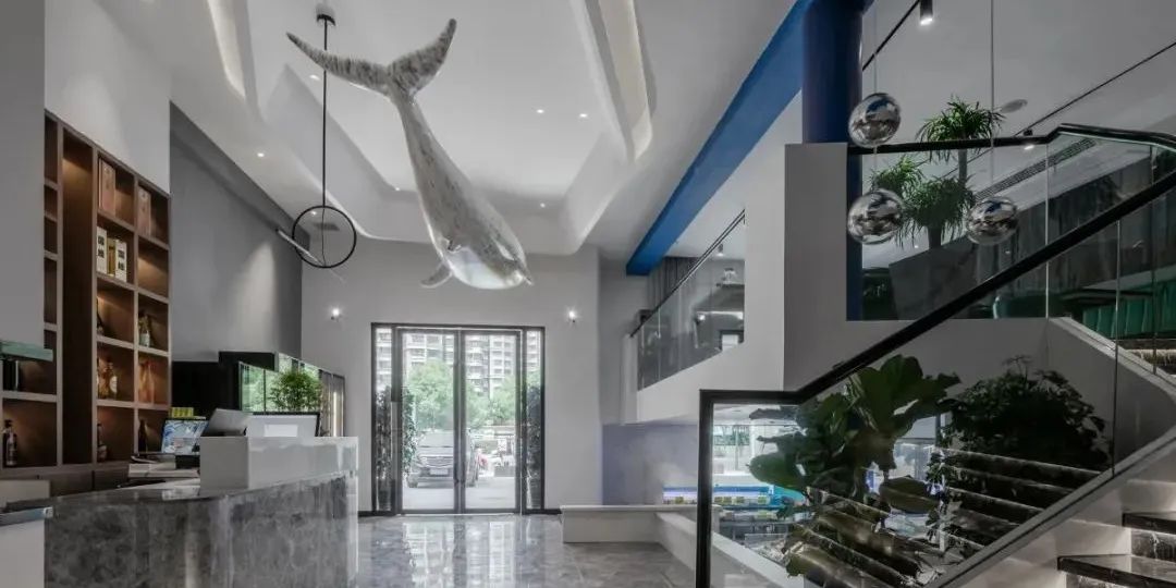 《快乐秀发》个性鲜明,绿色与蓝色交织的未来感空间-107