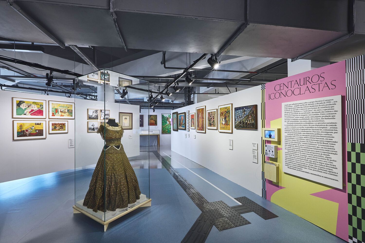 巴西圣保罗 Sesc 24 de Maio 现代艺术展览设计丨Juliana Godoy,gru.a-20