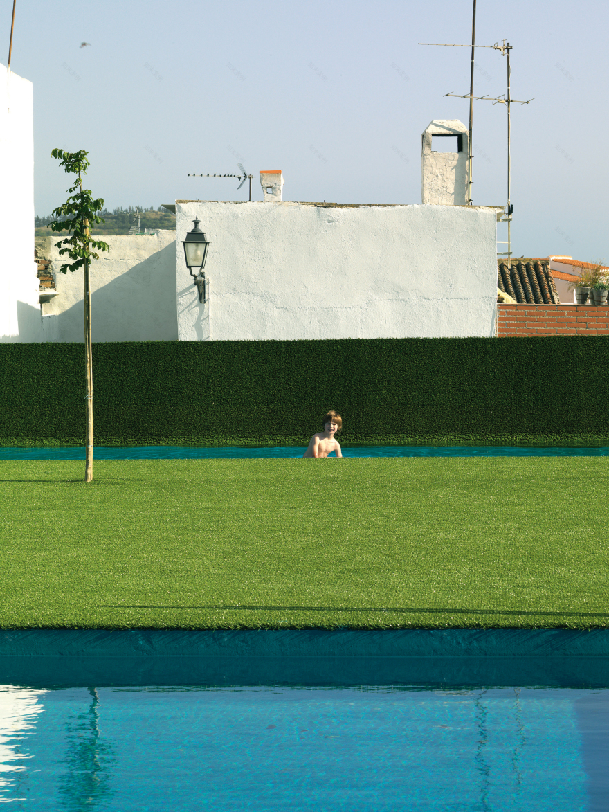 Public Pool on a Urban Artificial Valley / DJ Arquitectura-25