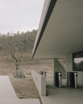 沙羽渊公园游客服务中心大门
注:Sayuwon可能并非规范词汇,推测音译为沙羽渊,若有特定准确的名称,请根据实际情况调整 丨韩国大邱丨liveraniandrea