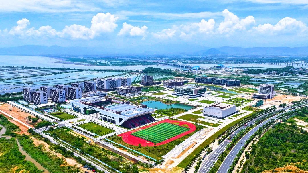 鱼塘变学府：山海之间长成的校园奇迹-1