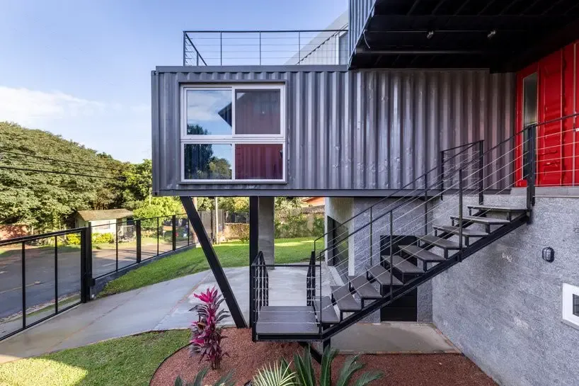 巴西集装箱住宅 | 木质设计打造温馨家居-12