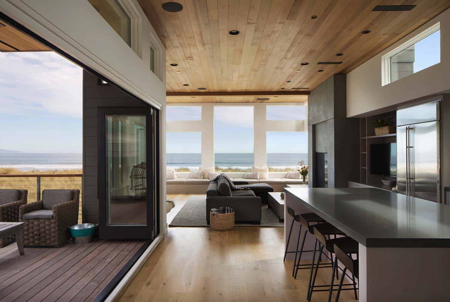 Seaside retreat celebrates indoor-outdoor living in Stinson Beach-6