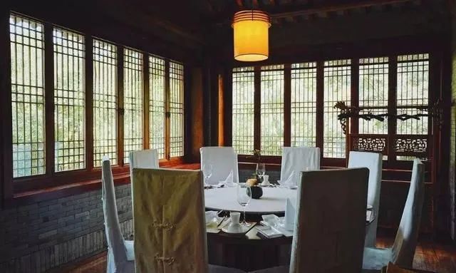 50岁的大叔，将破宅改造成别墅，里面的院子，都是诗意。-50