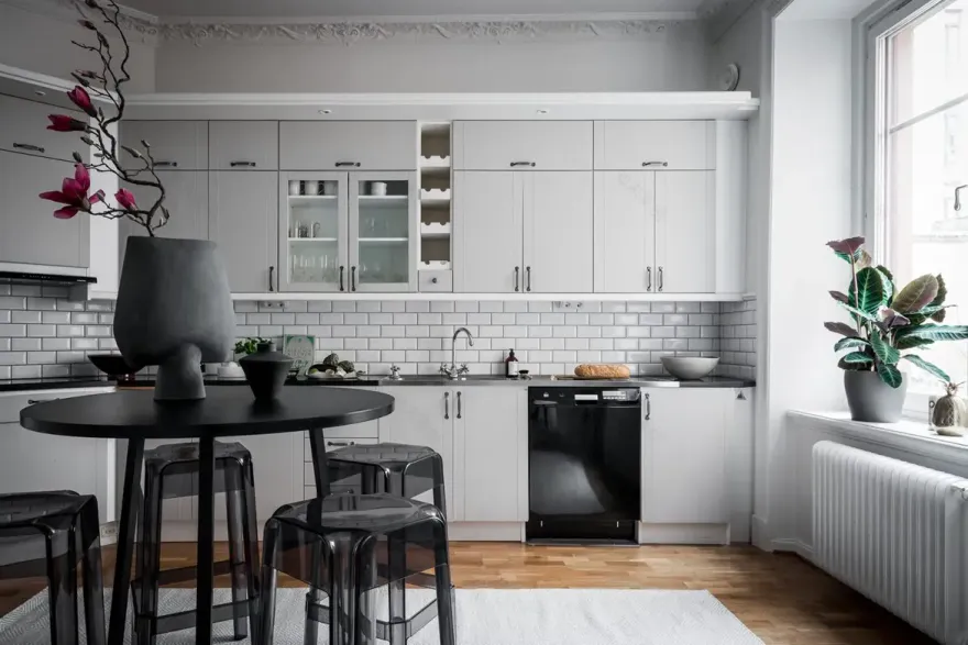 19 世纪瑞典公寓的柔和对比设计-14