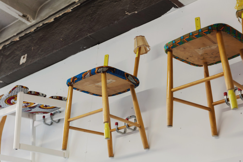 英籍尼日利亚艺术家 Yinka Ilori | 色彩、身份与设计的融合-6