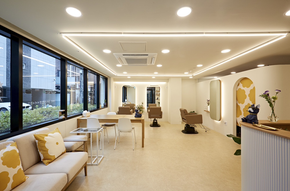 12 平米美妆室的现代白色风格设计-3