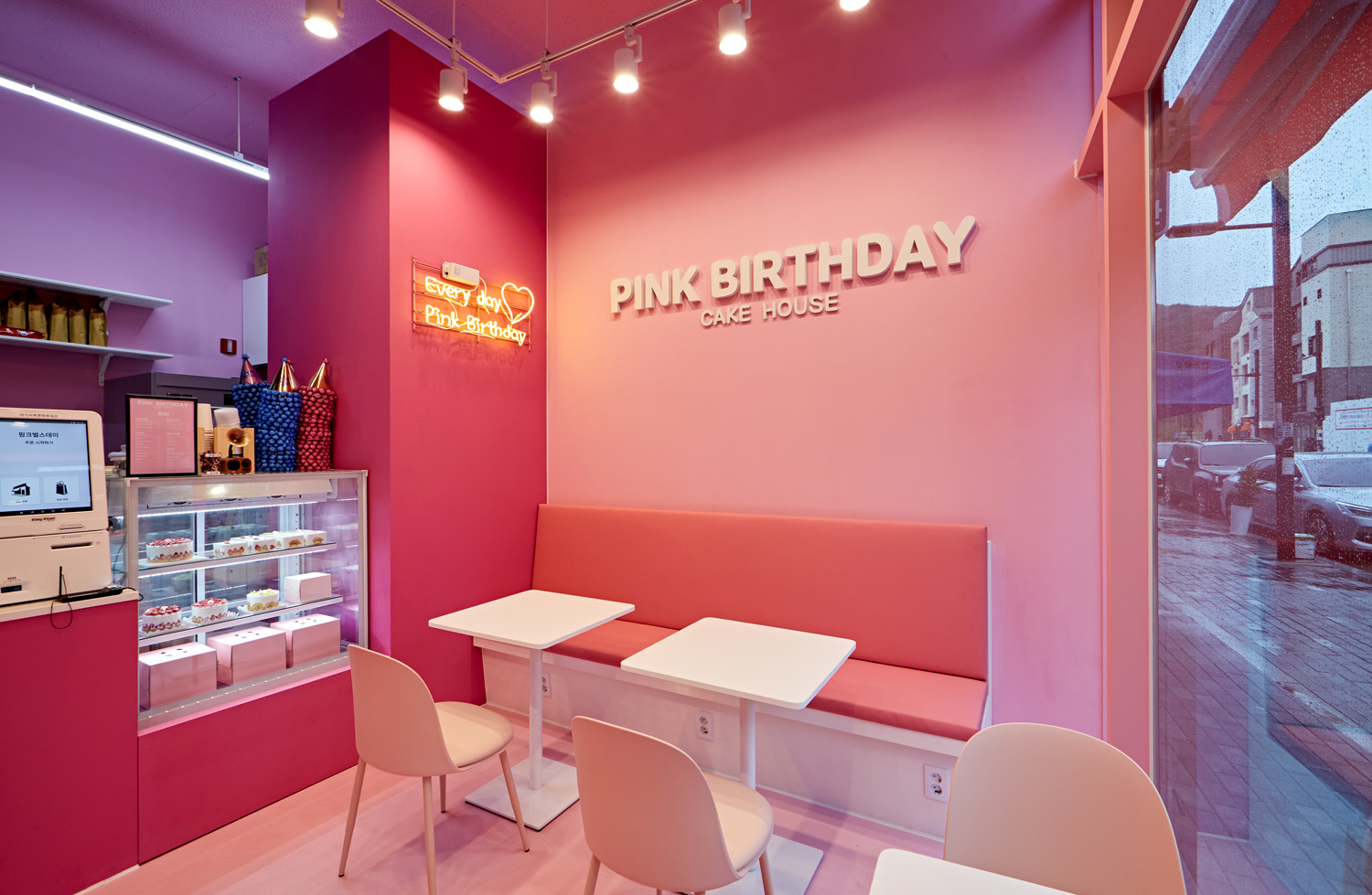 粉色碰撞的极致魅力 | 10 平米厨房的创意设计-5