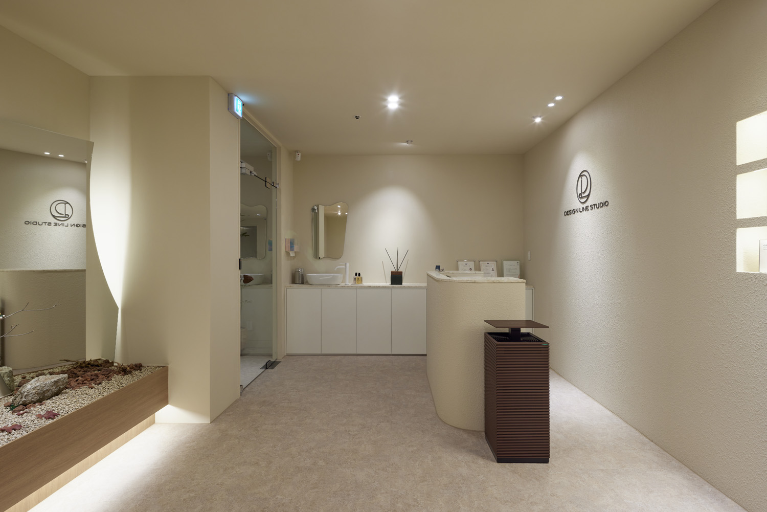 高级时尚的 21 平米皮肤管理室内设计-3