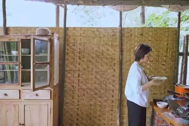 她徒手爆改废弃院子，三人一猫一狗，过着最诗意的生活！-119