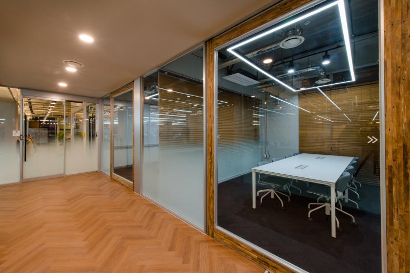 简约风 500 平公寓，宽敞舒适的空间设计-19