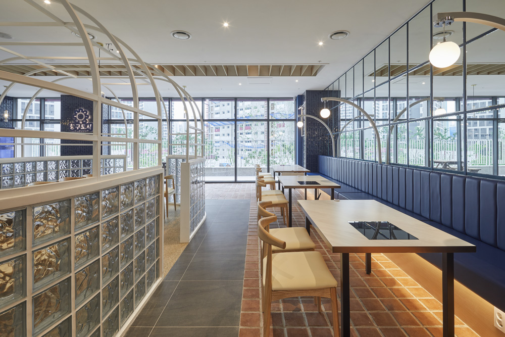 现代简约的海鲜烧烤店设计-16