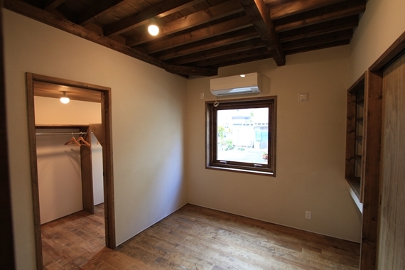 「鉄階段とウッドデッキの家」（铁楼梯与木质甲板之家）丨日本-32