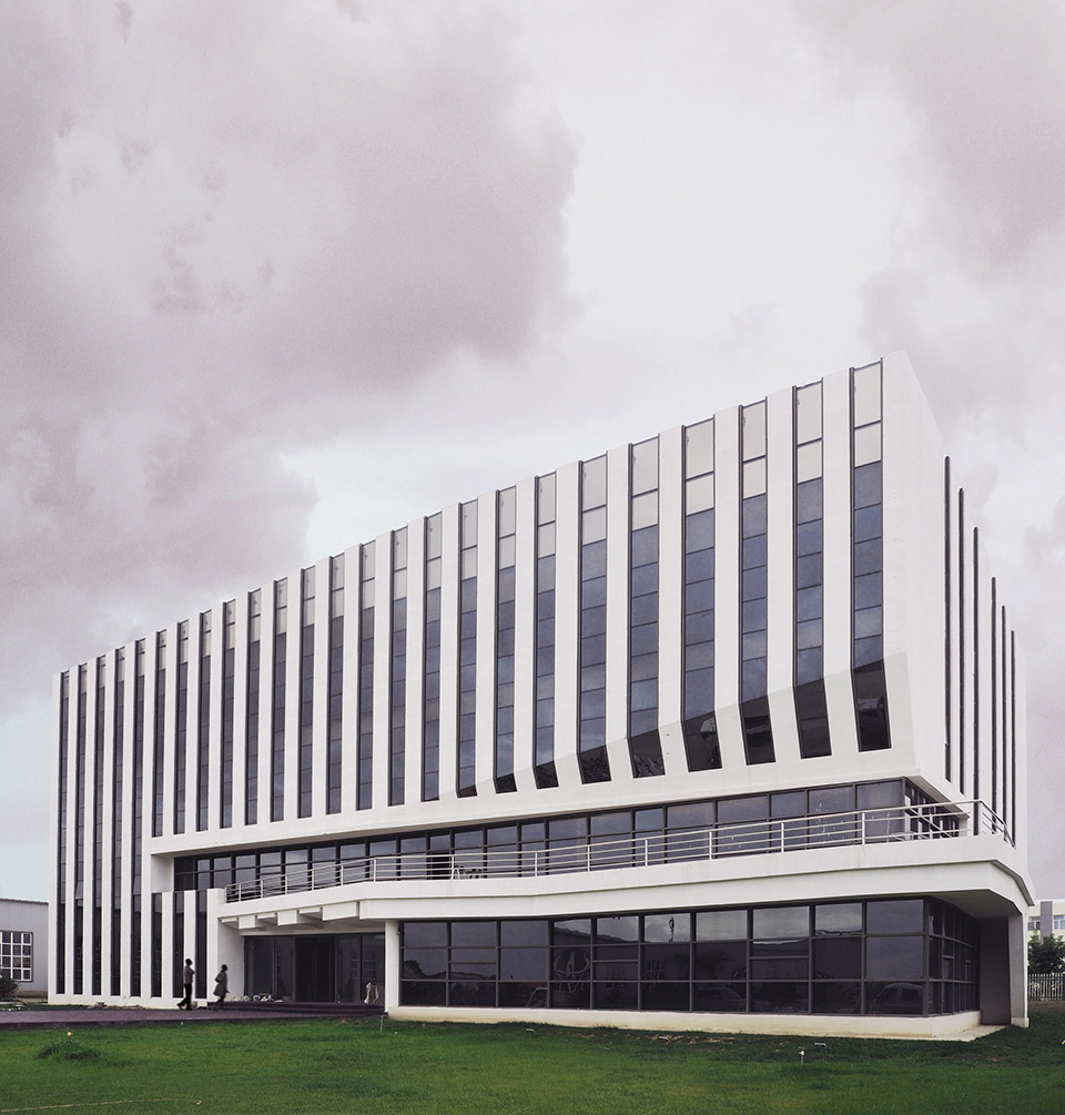 切片层岩，内蒙古林西至尊全集制造有限公司办公楼 / 大连松岩设计-3