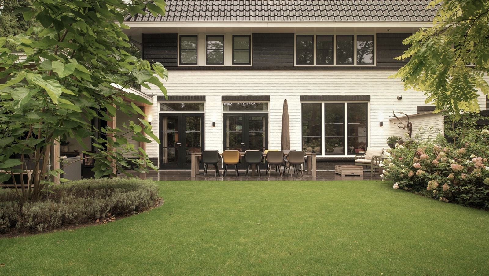 Wellnesstuin met zwembad tussen het groen in Zeist - HOOG.design - Exclusive living inspiration-4