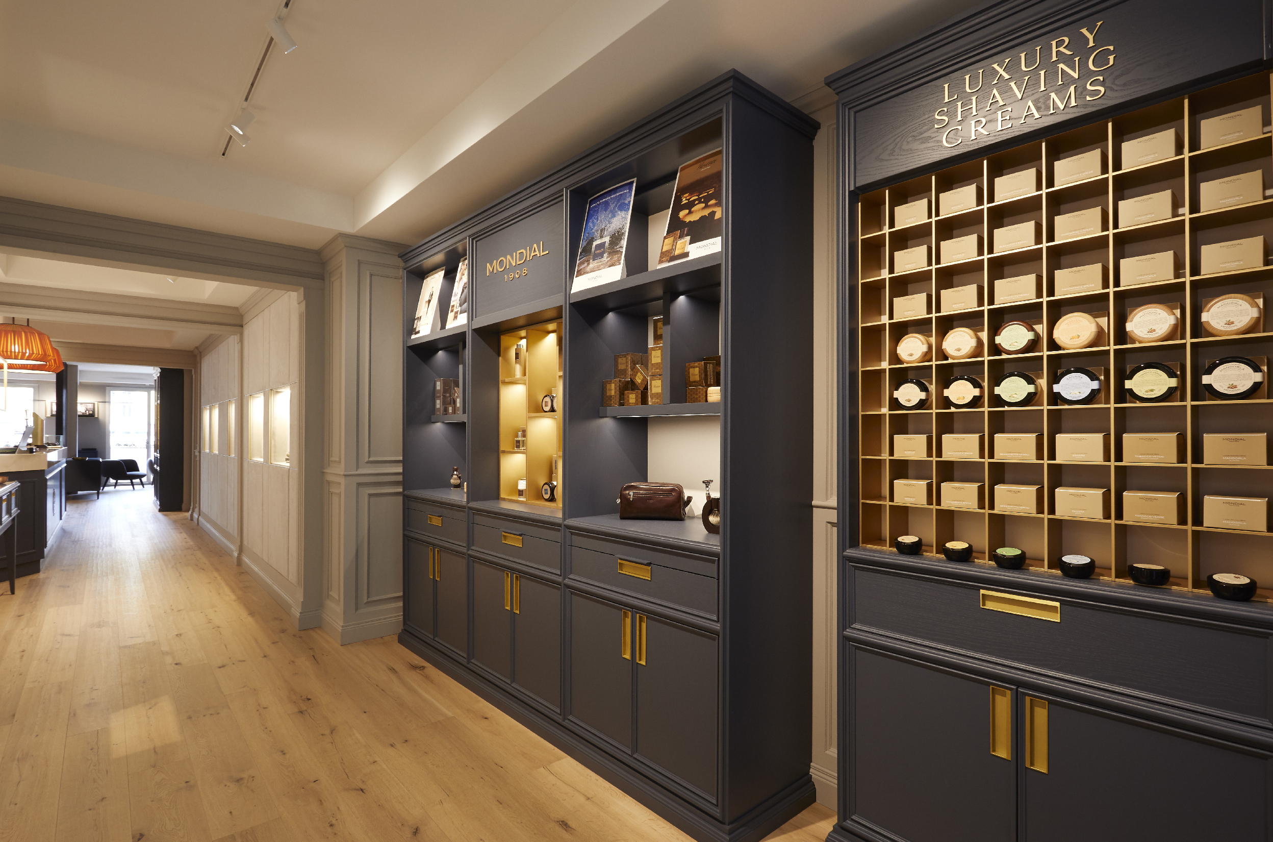 佛罗伦萨百年品牌旗舰店,传统与精致的男士美容空间-11