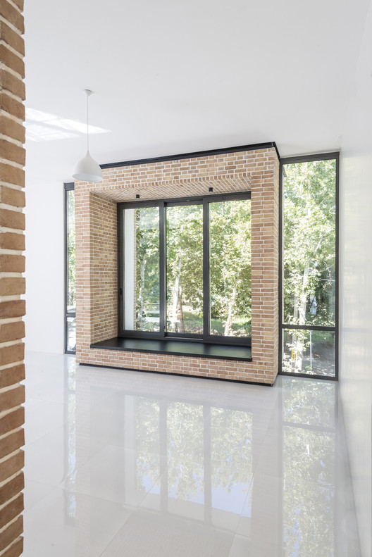 伊朗纳坦兹郊区简约别墅设计-25