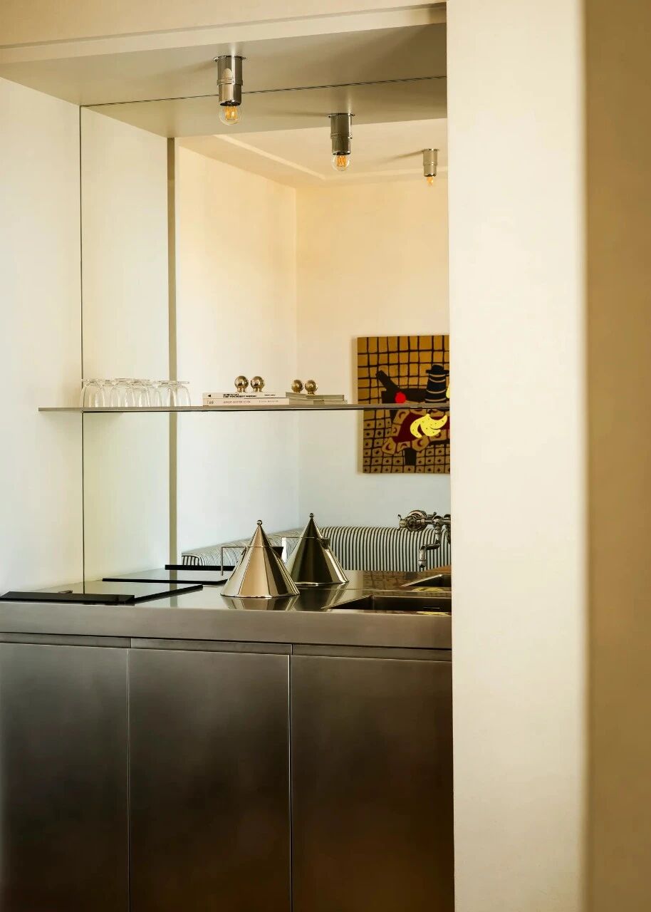 宁静而优雅的城市居所·巴黎公寓丨法国巴黎丨比利时室内设计师玛丽·斯塔兹巴德（Marie Stadsbader）-20