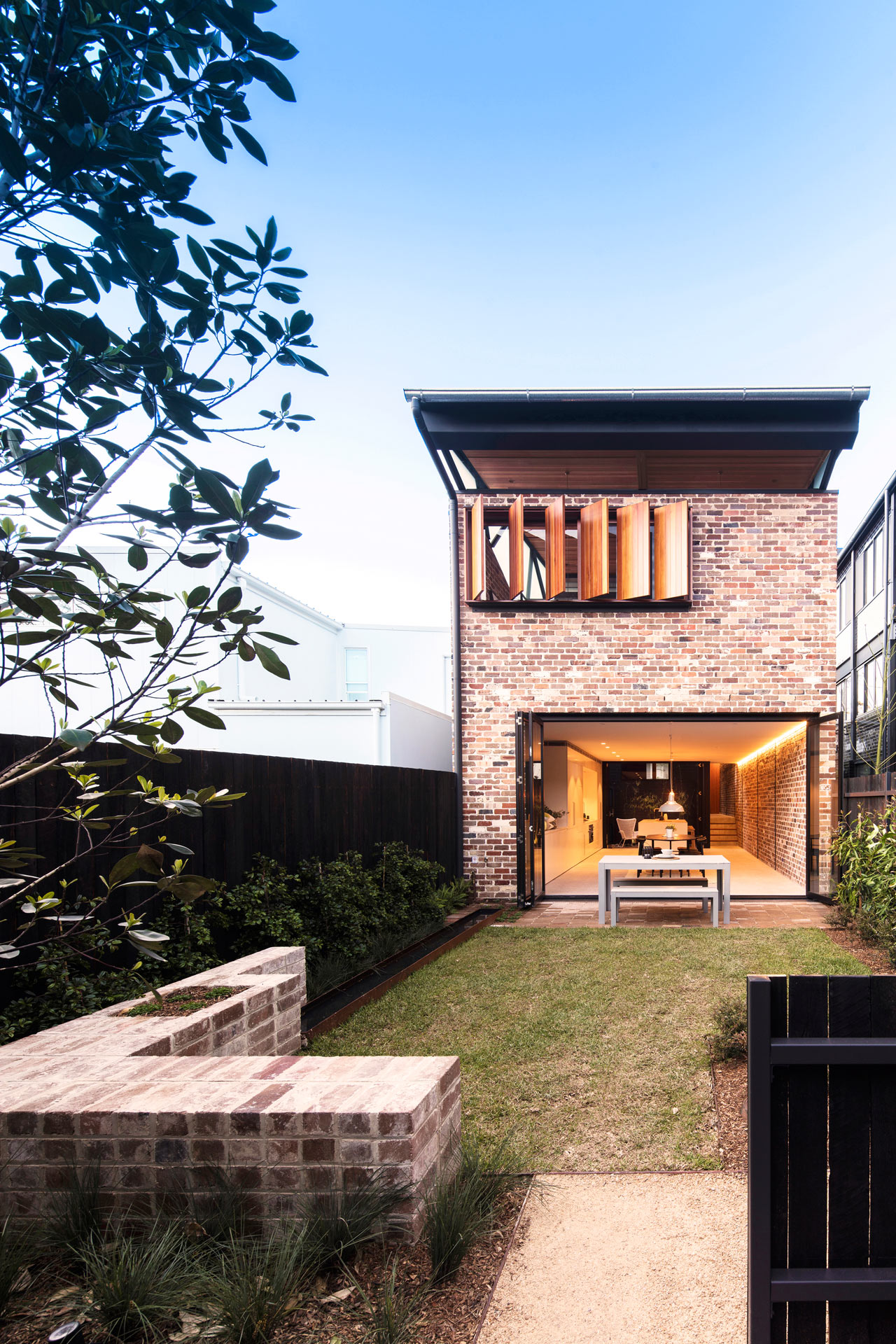 A Sydney House with an Industrial Past Incorporates Some of those Elements-16