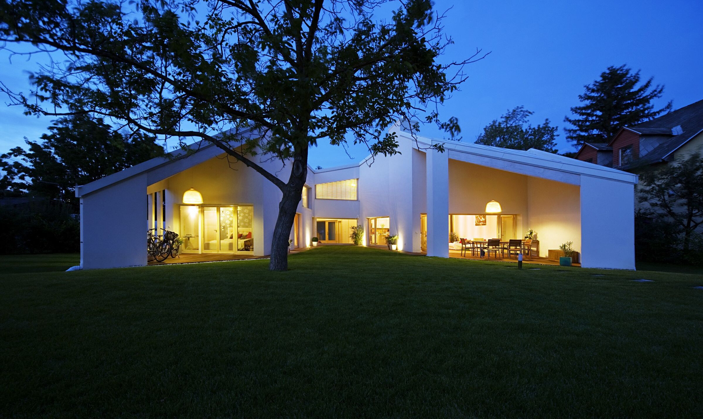 马蹄形湖边度假屋，融入自然的静谧空间-12