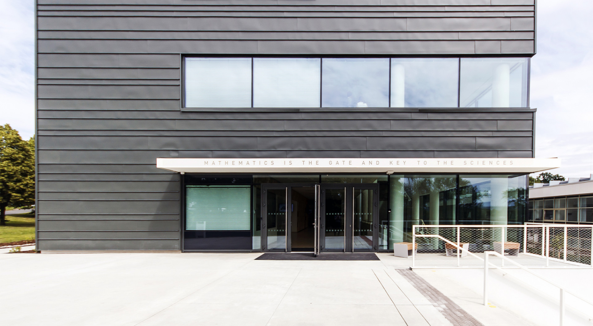      Katalog: majo architekti - Pavilon IMPAKT MFF UK
 |  EARCH.cz-48