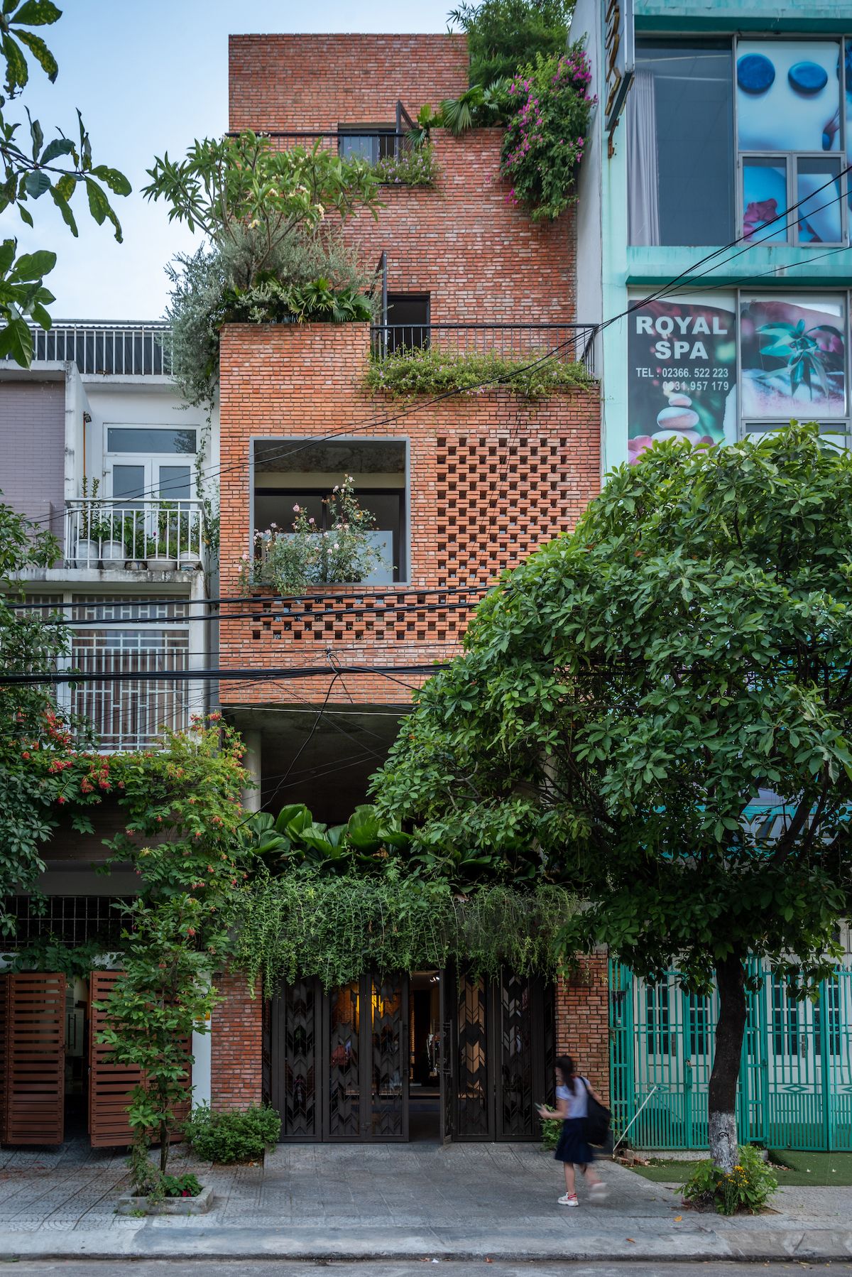 越南 Minaka 城市住宅的室外室内一体化设计-17