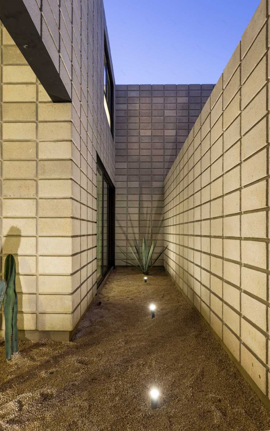 拉查亚 · 手工艺科技之美的现代住宅-34