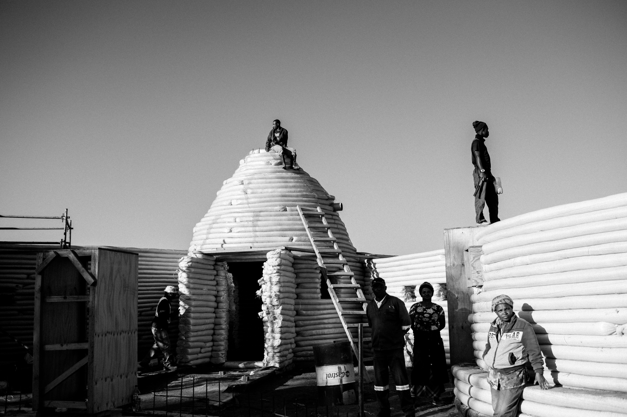 南非 Langbos 社区儿童中心 | 土筑多功能空间-21