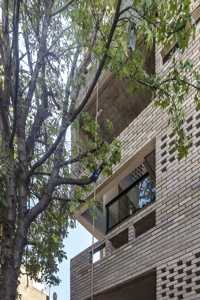 LL 2474 建筑 · Arqtipo 打造的灰色砖墙生态家园-42