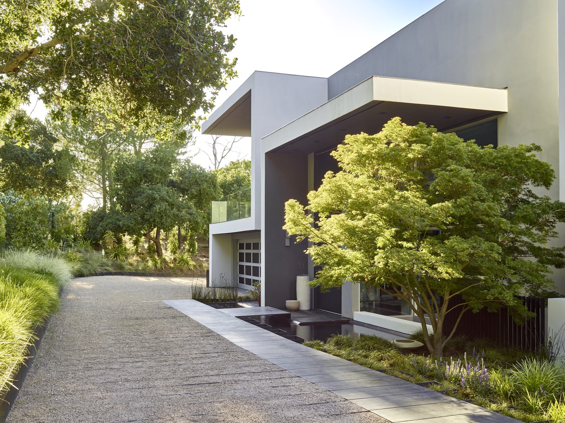 加州洛斯阿尔托斯山现代住宅，钢木交织的多功能户外空间-12