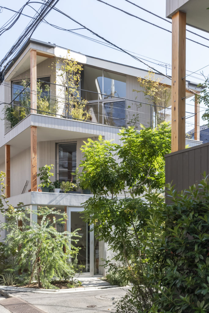 日本文化とグリーンの融合緑のルーフバルコニーが内と外とを曖昧に繋ぐ | Architecture | 100%LiFE-1