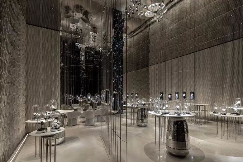 打破传统,感官体验的珠宝旗舰店设计-8