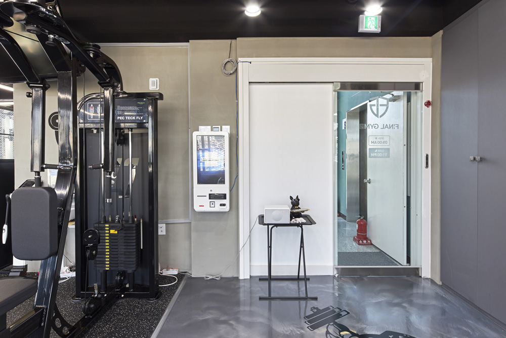 22 平米小空间，黑框照明打造极简艺术公寓-6