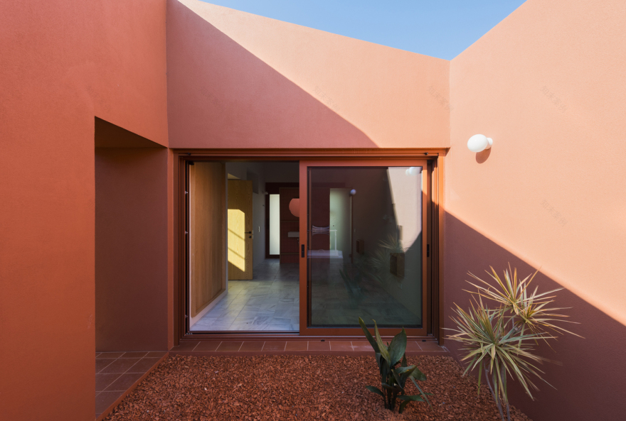 希腊 Salamis Summer House 内向型海岛度假住宅设计丨AREA,Architecture Research Athens-26