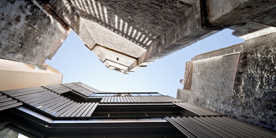 哥特区废墟重生 · 新旧对话的公共空间-19