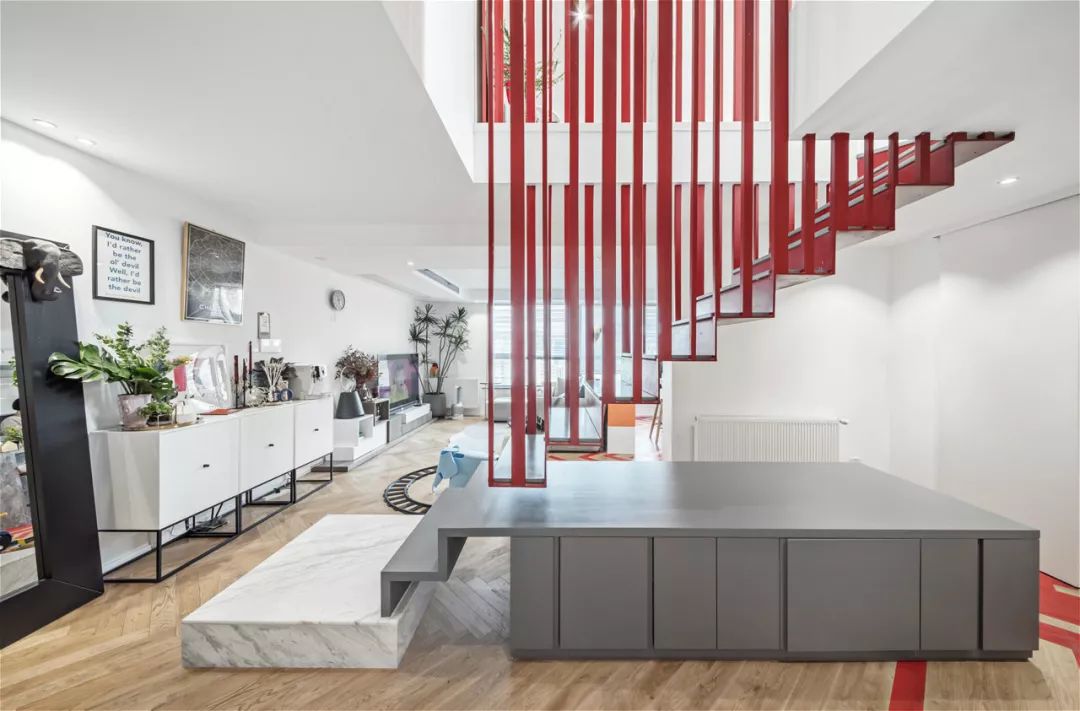好酷！上海潮爸辣妈的92㎡Loft，后现代“悬浮”楼梯能做玄关能储物，大写的服气！ 缤视智造-16