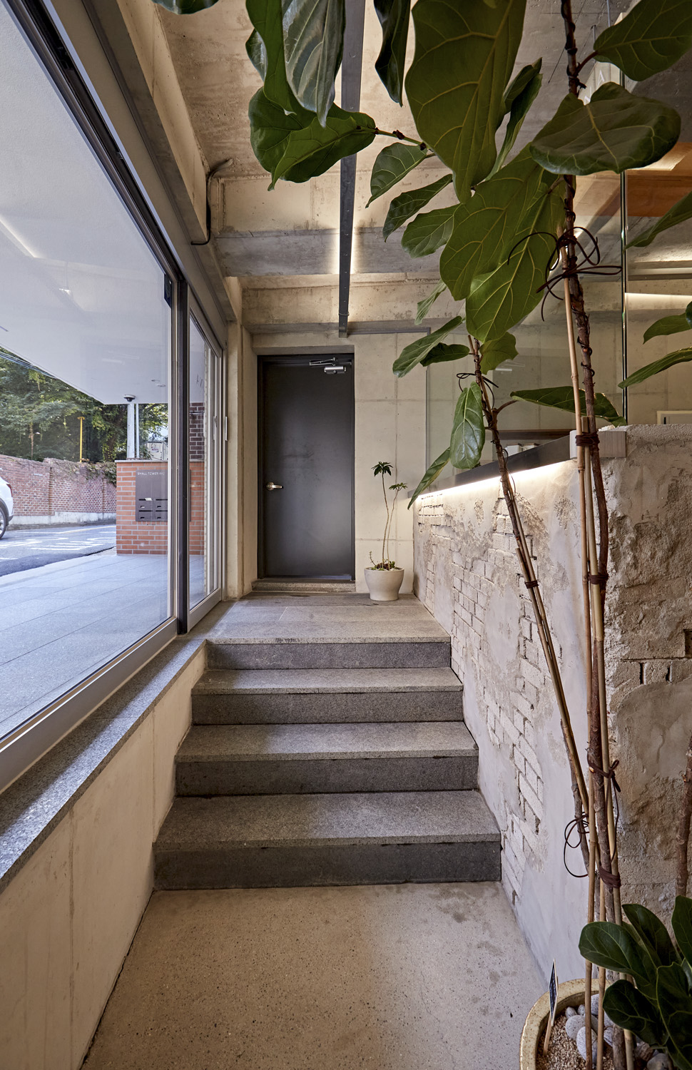 14 平米微型咖啡馆，裸露混凝土打造别致空间-14