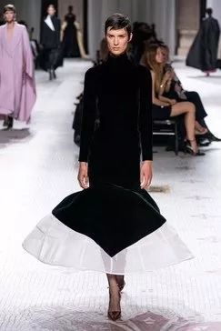 激进贵族的硬核高订 | Givenchy 2019 秋冬高级定制系列-83