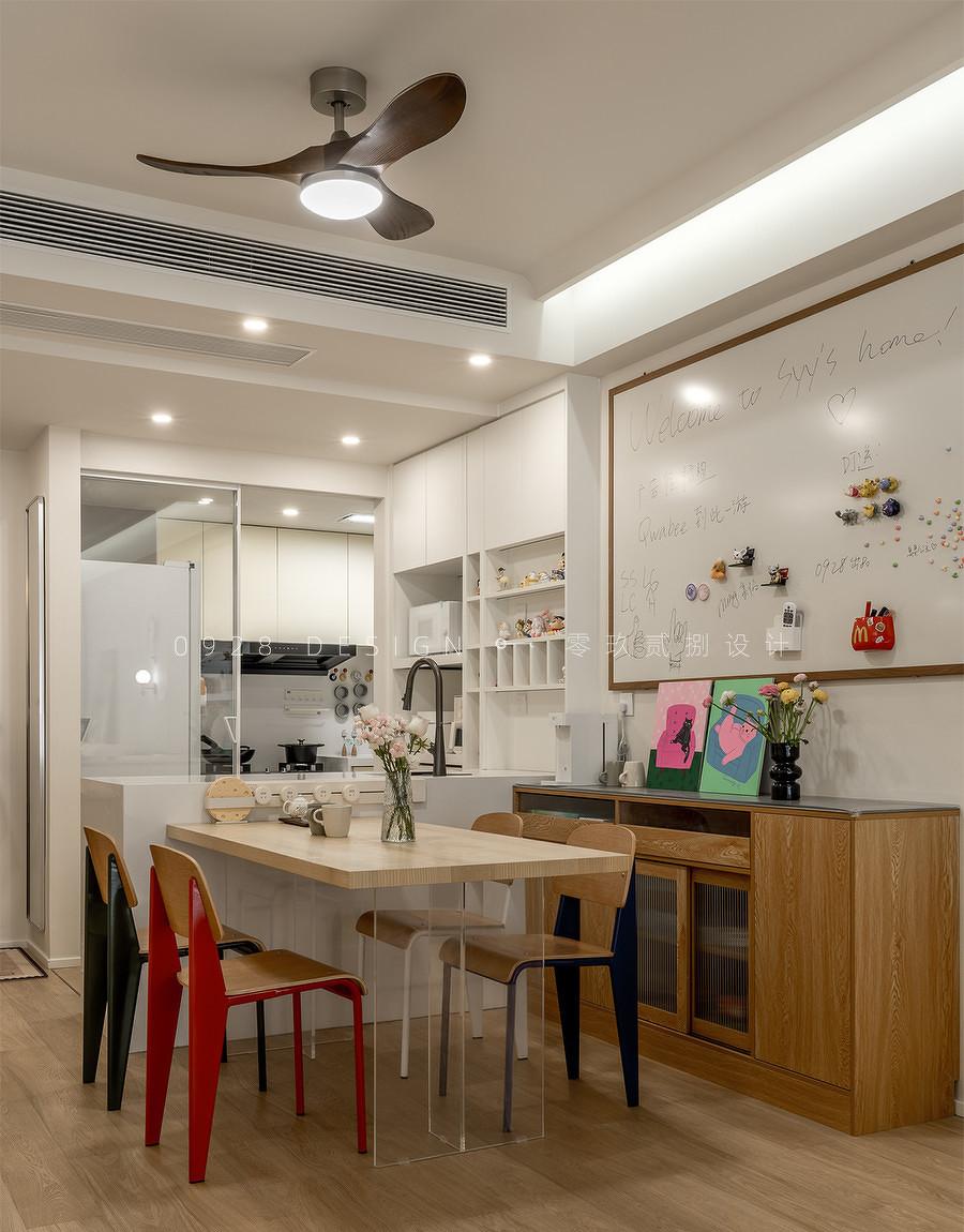 在干净的空间里，加入一点有趣的颜色-64