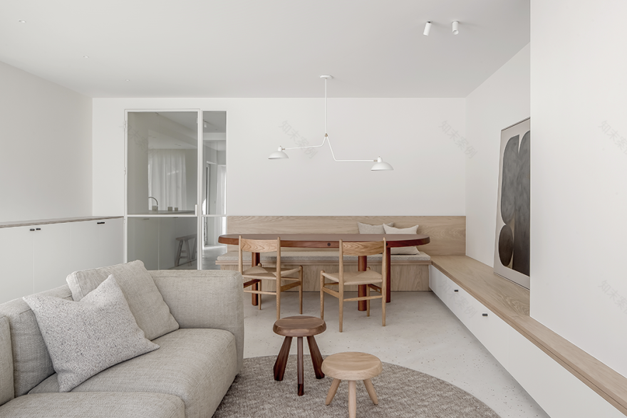 现代原木极简风的居住空间-8