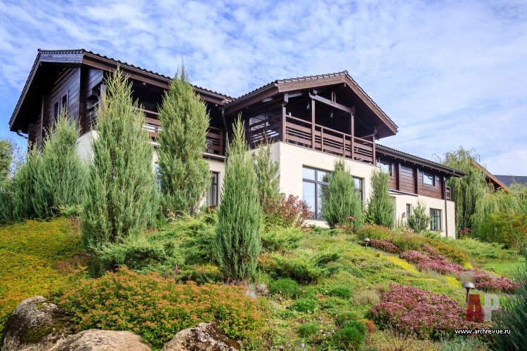 两 层 带 浴 室 和 花 园 的 现 代 风 格 木 屋 设 计-8