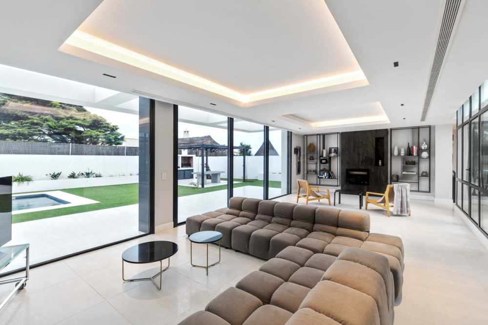 西班牙加的斯镇海滨别墅设计-13