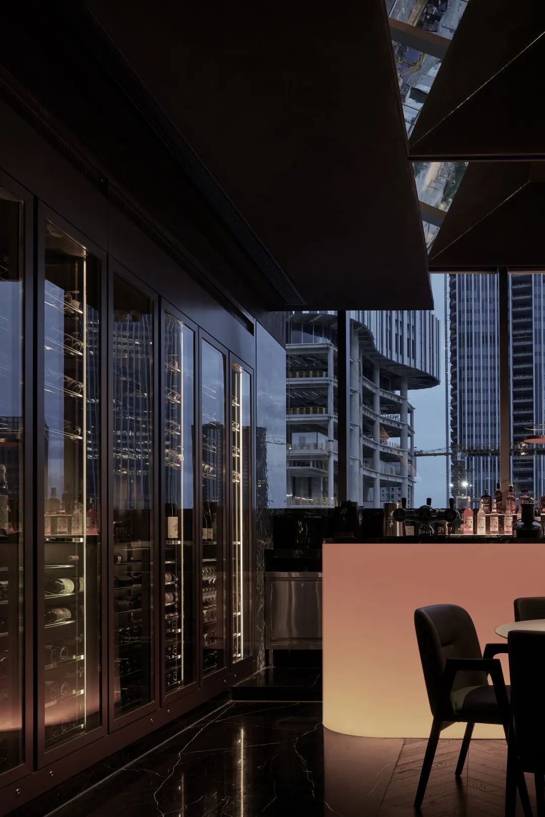 上海前滩 LARGEIGHT 牛排馆丨中国上海丨偏离设计-28