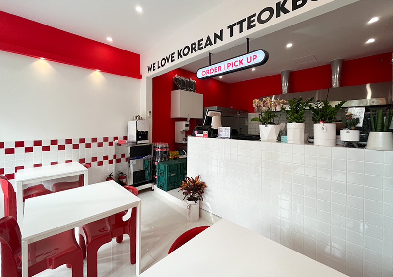 首尔韩式炒年糕餐厅 | 白色与红色的时尚碰撞-5